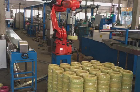 爾必地機械手為電線生產廠家代替人工作業，電線搬運視頻演示