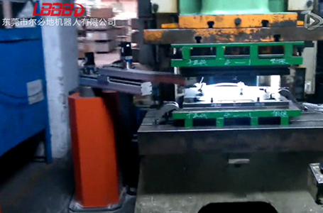 爾必地沖壓四軸上下料機(jī)器人現(xiàn)場案例